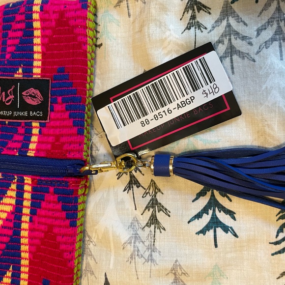 Makeup Junkie bag - NWT - Picture 3 of 4